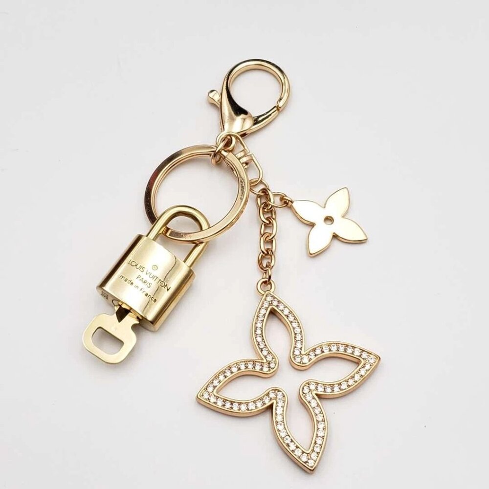 Louis Vuitton Authentic Gold Padlock 🔑 Key + Stylish Bag Unbranded Clover Charm - Picture 2 of 9
